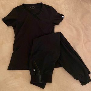 Cherokee Infinity black jogger scrub pants and two-pocket scrub top size XS
